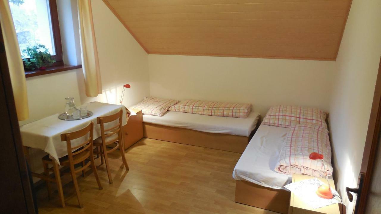 Privat Pod Kostolom - Ubytovanie Valča Εξωτερικό φωτογραφία