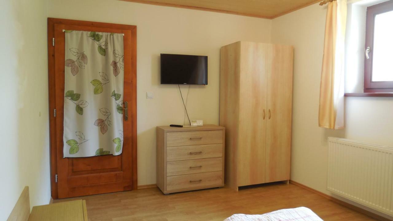 Privat Pod Kostolom - Ubytovanie Valča Εξωτερικό φωτογραφία